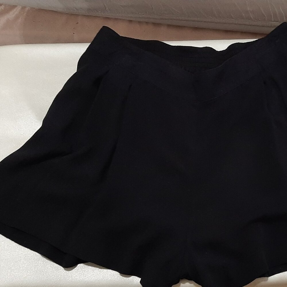 Black lightweight, pull on flowing dress shorts, Vicose Rayon, Juniors XL, EUC